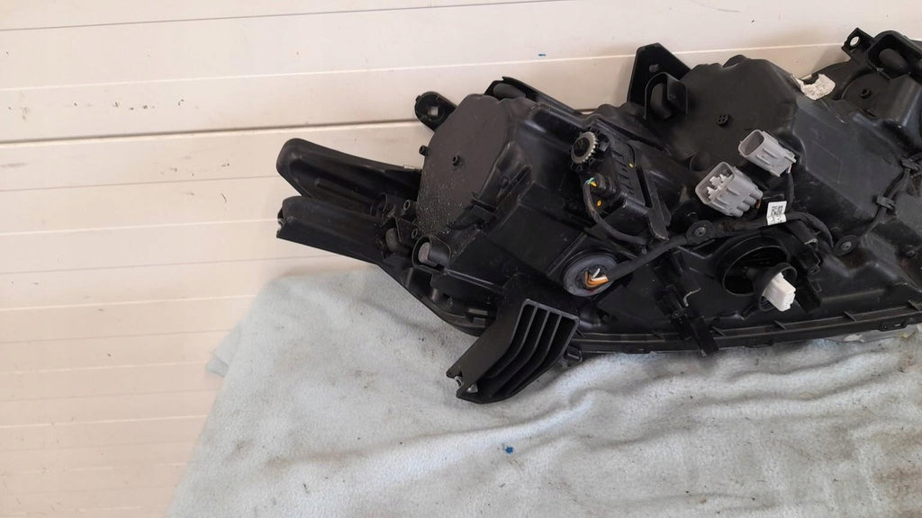 Frontscheinwerfer Mitsubishi Outlander III 8301D3-31 Links Headlight