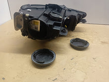 Load image into Gallery viewer, Frontscheinwerfer Audi A3 8V0941005E Xenon Ein Stück (Rechts oder Links)