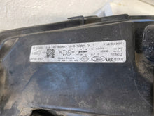 Laden Sie das Bild in den Galerie-Viewer, Frontscheinwerfer Skoda Superb III 3V1941015D 3V1941016 LED Rechts oder Links