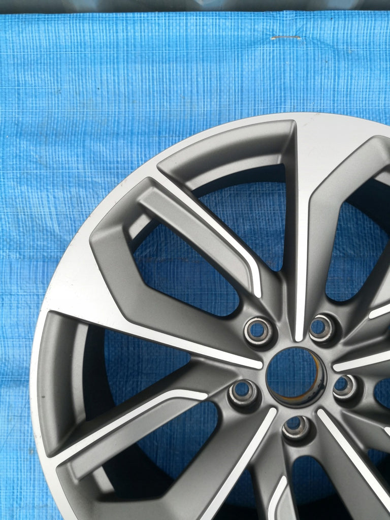 1x Alufelge 19 Zoll 8.0" 5x112 45ET 81A601025AC Audi Q2 Rim Wheel FEL7371555452uo