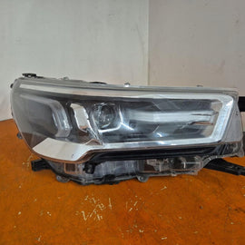 Frontscheinwerfer Toyota Hilux VIII 81110-0KU80 Rechts Scheinwerfer Headlight SCH6939641873cr