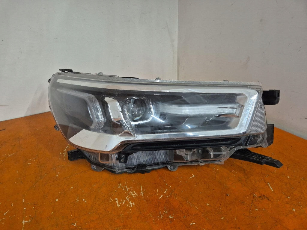 Frontscheinwerfer Toyota Hilux VIII 81110-0KU80 Rechts Scheinwerfer Headlight SCH6939641873cr