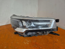 Laden Sie das Bild in den Galerie-Viewer, Frontscheinwerfer Toyota Hilux VIII 81110-0KU80 Rechts Scheinwerfer Headlight SCH6939641873cr