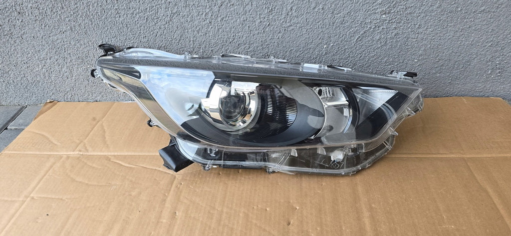 Frontscheinwerfer Toyota Yaris K06-EU Ein Stück (Rechts oder Links) Headlight