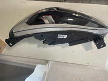 Laden Sie das Bild in den Galerie-Viewer, Frontscheinwerfer Ford Focus JX7B-13E015-AE JX7B-13E014-AE LED Rechts oder Links SCH5221059970yt