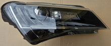 Laden Sie das Bild in den Galerie-Viewer, Frontscheinwerfer Skoda Superb III 3V1941016B Xenon Rechts Headlight SCH1908056824lv