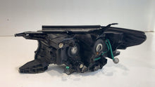 Laden Sie das Bild in den Galerie-Viewer, Frontscheinwerfer Toyota Land Cruiser 8113060M60 Rechts Scheinwerfer Headlight SCH1039829263rq