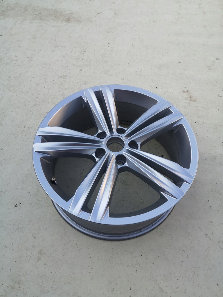 1x Alufelge 18 Zoll 7.0" 5x112 43ET Glanz Schwarz 5NA601025AQ VW Tiguan FEL2874941059ak