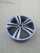 Laden Sie das Bild in den Galerie-Viewer, 1x Alufelge 18 Zoll 7.0" 5x112 43ET Glanz Schwarz 5NA601025AQ VW Tiguan FEL2874941059ak
