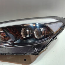 Laden Sie das Bild in den Galerie-Viewer, Frontscheinwerfer Hyundai Tucson 92101D7201 D30LD792122010 Links Headlight