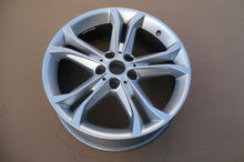 Laden Sie das Bild in den Galerie-Viewer, 1x Alufelge 18 Zoll 7.0" 5x112 22ET Glanz Silber 6876918 BMW X3 G01 G02 FEL4697852975cw