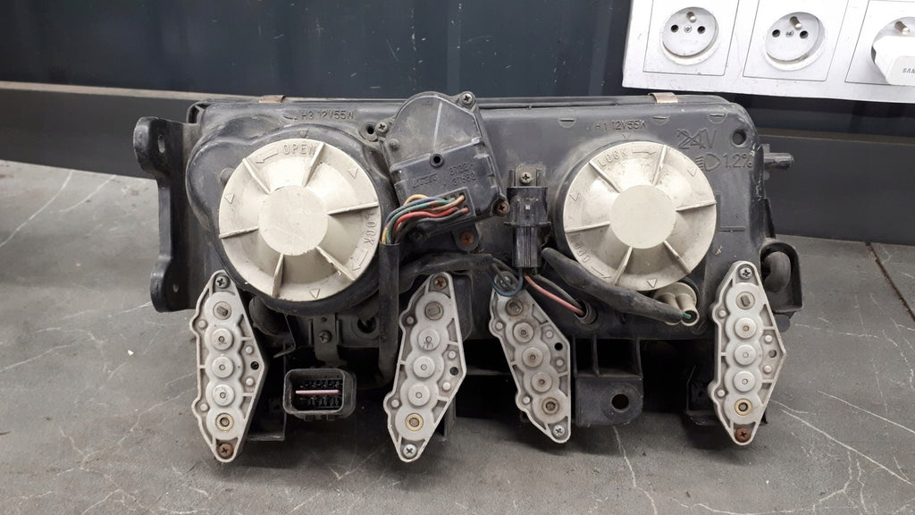 Frontscheinwerfer Mitsubishi Delica 100-37619 Links Scheinwerfer Headlight