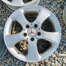 Laden Sie das Bild in den Galerie-Viewer, 4x Alufelge 16 Zoll 6.0" 5x112 46ET Glanz Silber A1694011002 Mercedes-Benz FEL4262702788uo