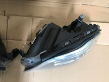 Laden Sie das Bild in den Galerie-Viewer, Frontscheinwerfer Mercedes-Benz X166 A1668203559 Xenon Ein Satz Headlight SCH5726906651ms