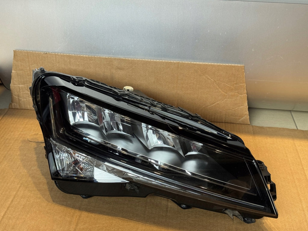 Frontscheinwerfer Skoda Superb III 3V1941016C 7060970301 Rechts Headlight SCH9366278013sk