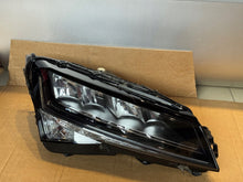 Laden Sie das Bild in den Galerie-Viewer, Frontscheinwerfer Skoda Superb III 3V1941016C 7060970301 Rechts Headlight SCH9366278013sk