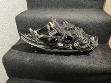 Load image into Gallery viewer, Frontscheinwerfer BMW F22 F23 Xenon Ein Stück (Rechts oder Links) Headlight