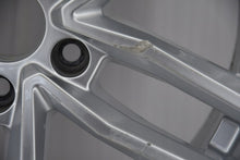 Laden Sie das Bild in den Galerie-Viewer, 1x Alufelge 17 Zoll 7.5" 5x112 46ET Glanz Rim Wheel FEL2151655677gn