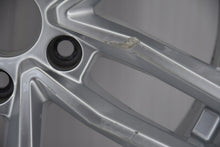 Laden Sie das Bild in den Galerie-Viewer, 1x Alufelge 17 Zoll 7.5" 5x112 46ET Glanz Rim Wheel FEL2151655677gn