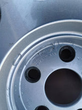 Laden Sie das Bild in den Galerie-Viewer, 1x Alufelge 15 Zoll 6.0&quot; 5x100 38ET 8L0601025E Audi A3 Rim Wheel
