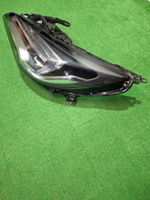 Laden Sie das Bild in den Galerie-Viewer, Frontscheinwerfer Opel Astra 662588537 39081892 Links Scheinwerfer Headlight SCH6798037068ok