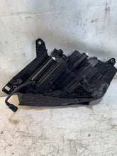 Laden Sie das Bild in den Galerie-Viewer, Frontscheinwerfer Skoda Enyaq IV 5LB941016G Vorderseite Scheinwerfer Headlight