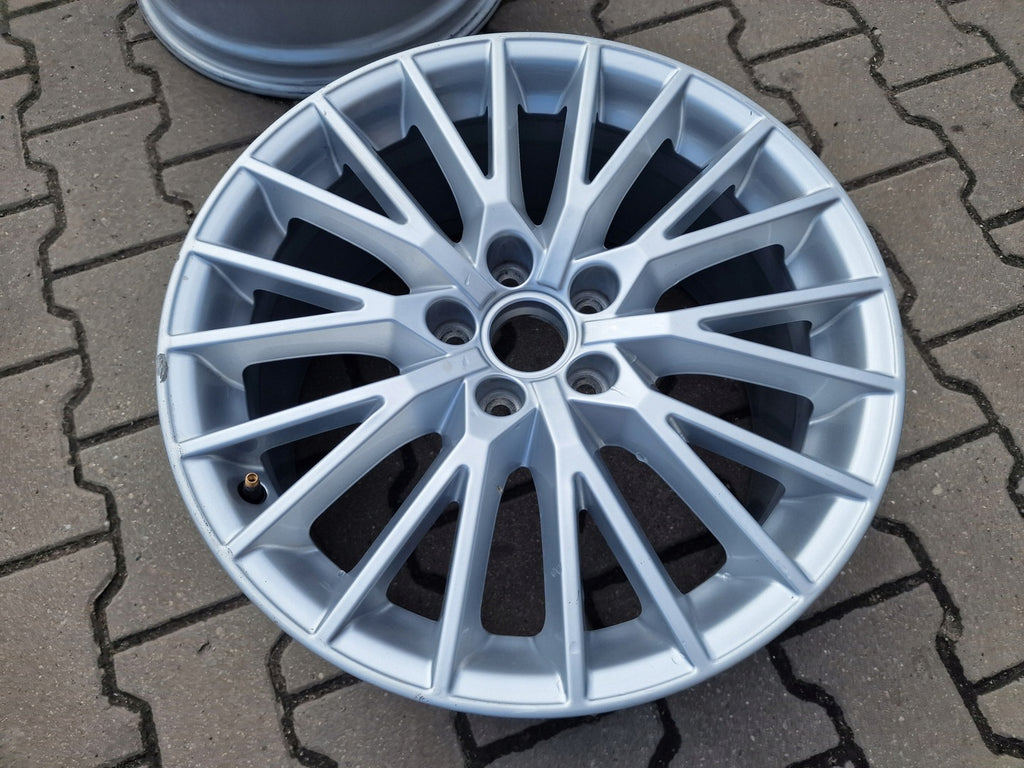 1x Alufelge 18 Zoll 8.5" 5x112 50ET Glanz Silber 8S0601025 Audi Tt Rim Wheel