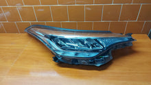 Laden Sie das Bild in den Galerie-Viewer, Frontscheinwerfer Toyota Chr C-Hr 81110-F4180 LED Rechts Scheinwerfer Headlight SCH3214389340px