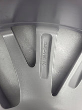 Laden Sie das Bild in den Galerie-Viewer, 1x Alufelge 18 Zoll 8.0" 5x114.3 50ET Glanz Silber 42611-06E50 Toyota Avensis FEL1982342352uf