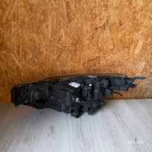 Laden Sie das Bild in den Galerie-Viewer, Frontscheinwerfer Toyota Yaris Cross Full LED Rechts Scheinwerfer Headlight SCH4405009594db