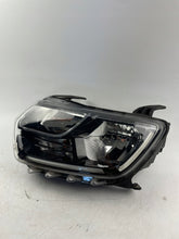 Load image into Gallery viewer, Frontscheinwerfer Dacia Duster 260609367R Ein Stück (Rechts oder Links)