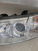 Laden Sie das Bild in den Galerie-Viewer, Frontscheinwerfer Saab 93 CVT303 Links Scheinwerfer Headlight