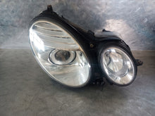 Laden Sie das Bild in den Galerie-Viewer, Frontscheinwerfer Mercedes-Benz W211 A0028202426 Rechts Scheinwerfer Headlight SCH3303867729qh