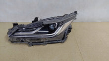 Laden Sie das Bild in den Galerie-Viewer, Frontscheinwerfer Toyota Corolla 81150-02T50-00 LED Links Scheinwerfer Headlight SCH9826973186bk