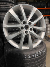 Laden Sie das Bild in den Galerie-Viewer, 1x Alufelge 18 Zoll 7.0" 5x112 43ET Glanz Silber 565601025D Skoda Kodiaq FEL9862867721wo