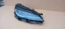 Laden Sie das Bild in den Galerie-Viewer, Frontscheinwerfer Tesla 1760889-00-E 1802471-31-D Rechts Scheinwerfer Headlight