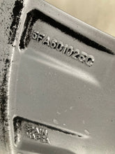 Laden Sie das Bild in den Galerie-Viewer, 1x Alufelge 17 Zoll 7.5&quot; 5x112 5FA601025C Seat Rim Wheel