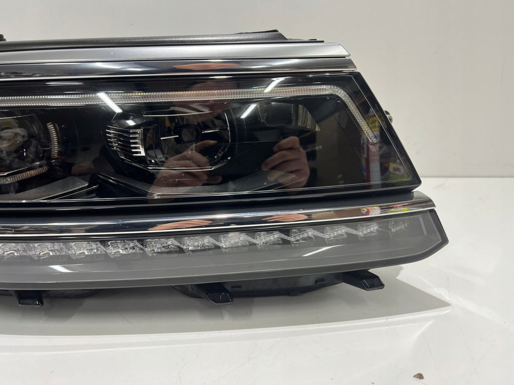 Frontscheinwerfer VW Tiguan 5NB941082 Rechts Scheinwerfer Headlight SCH9832485157ni