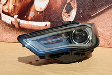 Laden Sie das Bild in den Galerie-Viewer, Frontscheinwerfer Audi A3 8V0941005A Xenon Links Scheinwerfer Headlight