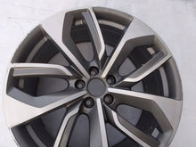 Laden Sie das Bild in den Galerie-Viewer, 1x Alufelge 20 Zoll 9.0" 5x112 38ET Glanz Silber 4KE601025E Audi E-Tron Etron Mg FEL9102849234ey