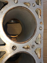 Laden Sie das Bild in den Galerie-Viewer, Motorblock Mercedes-Benz W126 116 963 Benzin Unkomplett