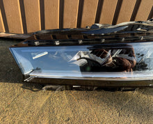 Laden Sie das Bild in den Galerie-Viewer, Frontscheinwerfer Skoda Superb 3P1941015 Links Scheinwerfer Headlight SCH2425092568lh