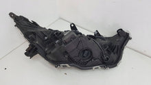 Laden Sie das Bild in den Galerie-Viewer, Frontscheinwerfer Toyota Rav 4 KUI6525 Links Scheinwerfer Headlight SCH3864716973pa