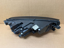 Laden Sie das Bild in den Galerie-Viewer, Frontscheinwerfer Skoda Octavia IV 5E4941017A Full LED Links Headlight SCH3284535253lj