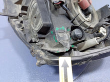 Laden Sie das Bild in den Galerie-Viewer, Frontscheinwerfer Mitsubishi Lancer VIII I -990052- P6119R Rechts Headlight SCH6767620760om