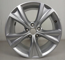 Laden Sie das Bild in den Galerie-Viewer, 1x Alufelge 17 Zoll 7.5" 5x112 46ET Glanz Silber 5FA601025C Seat Leon Rim Wheel FEL8472406646ew