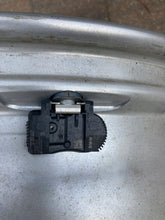 Laden Sie das Bild in den Galerie-Viewer, 1x Alufelge 17 Zoll 7.5&quot; 5x112 Mini Countryman F60 Rim Wheel