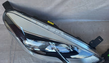 Load image into Gallery viewer, Frontscheinwerfer Ford Fiesta H1BB13W029AE Ein Satz Scheinwerfer Headlight