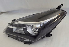 Laden Sie das Bild in den Galerie-Viewer, Frontscheinwerfer Toyota Yaris LED Links Scheinwerfer Headlight SCH9136068248sc