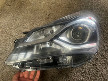 Laden Sie das Bild in den Galerie-Viewer, Frontscheinwerfer Toyota Yaris Links Scheinwerfer Headlight SCH1076606064bn